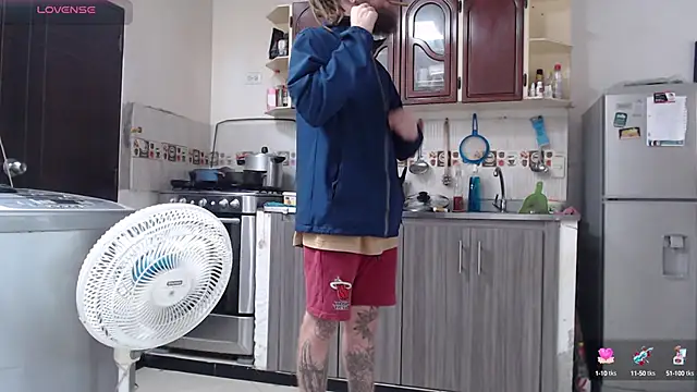 Snapshot of Nanna_and_Balder chatting on 03/06/25, 09:09 Nanna and Balder online show from 03/06/25, 09:09