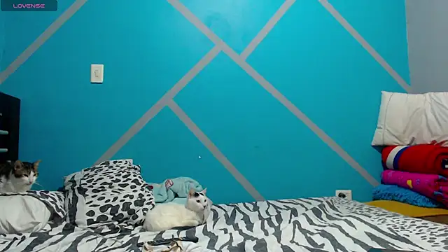 Snapshot of Nanna_and_Balder chatting on 12/17/25, 03:45 Nanna and Balder online show from 12/17/25, 03:45