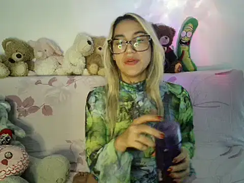 Snapshot of mandy_berrys chatting on 09/24/25, 12:03 mandy berrys online show from 09/24/25, 12:03