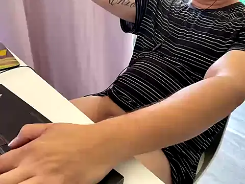 tomazu11 online show from 01/15/26, 01:37