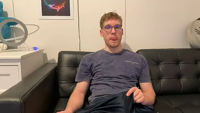 BlueEyedTallGuy94 online show from 12/25/24, 10:59