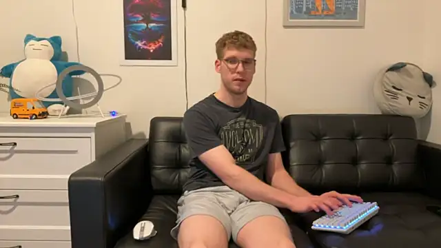 BlueEyedTallGuy94 online show from 12/31/24, 01:57