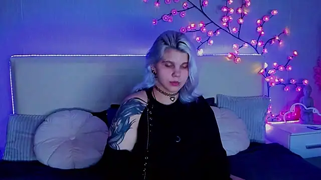 JoannLowe online show from 09/24/25, 07:17