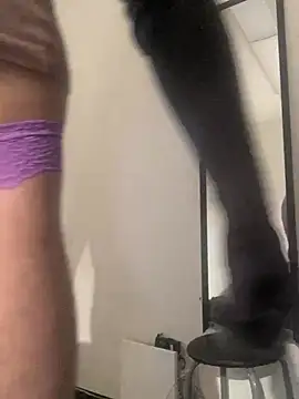 Snapshot of MiamiBang chatting on 01/04/25, 11:43 MiamiBang online show from 01/04/25, 11:43