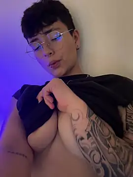 Ashley Chriss online show from 03/01/25, 06:24