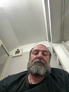 Snapshot of ros217 chatting on 11/08/25, 02:50 ros217 online show from 11/08/25, 02:50