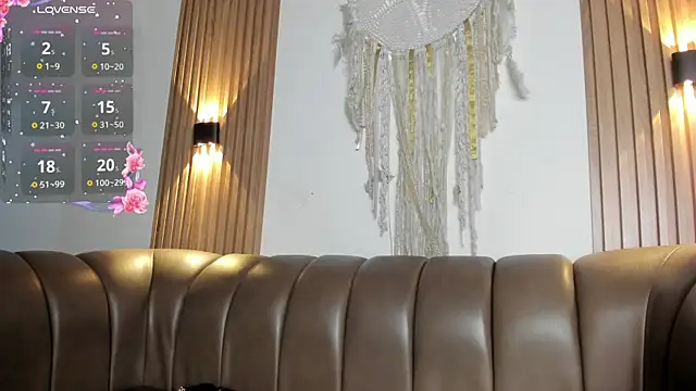 malak nanyy online show from 10/12/25, 10:47