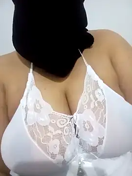 Snapshot of DLa3Ni chatting on 09/12/25, 03:45 DLa3Ni online show from 09/12/25, 03:45