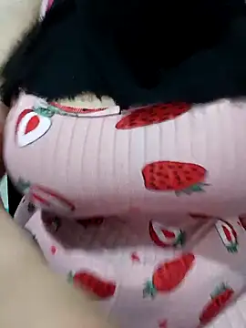 Snapshot of DLa3Ni chatting on 10/21/25, 04:19 DLa3Ni online show from 10/21/25, 04:19