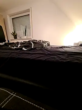 tom8912 online show from 02/16/25, 12:19