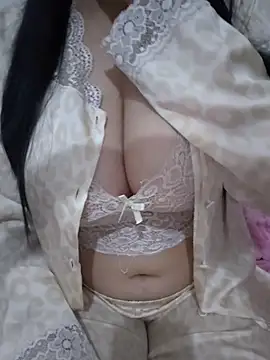 Snapshot of Liyan- chatting on 04/05/26, 01:58 Liyan- online show from 04/05/26, 01:58