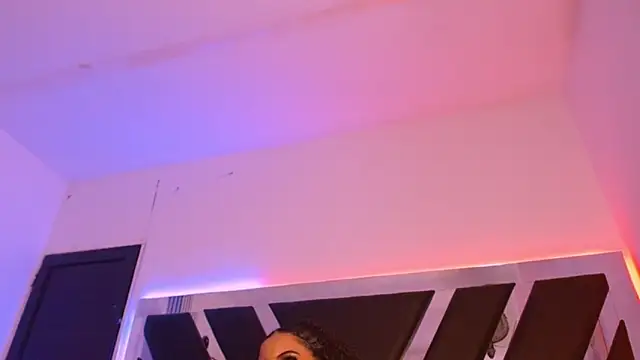 MelannyTylor online show from 11/25/25, 05:51