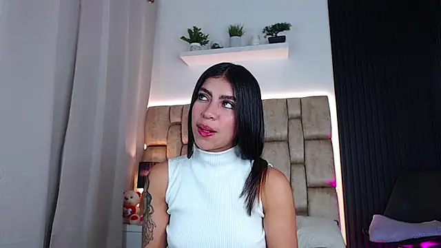 little sophie18 online show from 02/06/25, 11:15