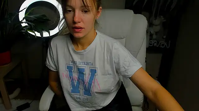 foxy blond online show from 10/25/25, 12:18