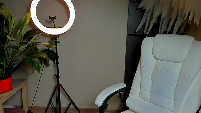 foxy blond online show from 11/04/25, 12:21