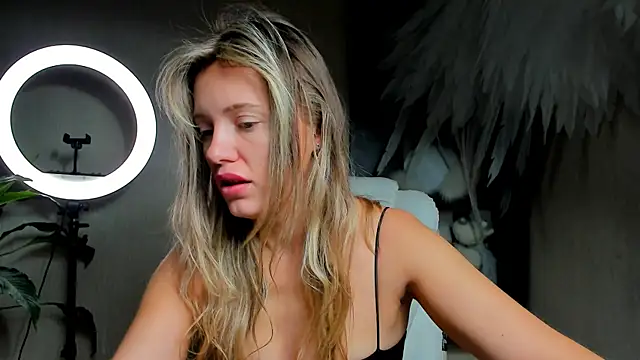 foxy blond online show from 12/01/25, 12:15