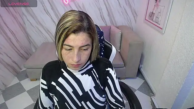 Snapshot of Valerie_b chatting on 01/11/25, 03:02 Valerie b online show from 01/11/25, 03:02