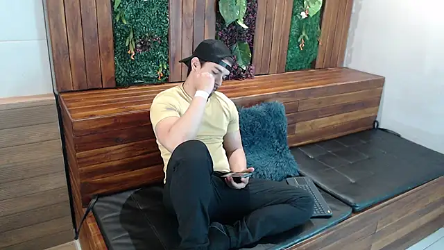 Ian Daviz online show from 10/22/25, 12:05