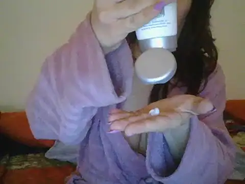 Snapshot of hairygirl80 chatting on 12/06/24, 09:13 hairygirl80 online show from 12/06/24, 09:13