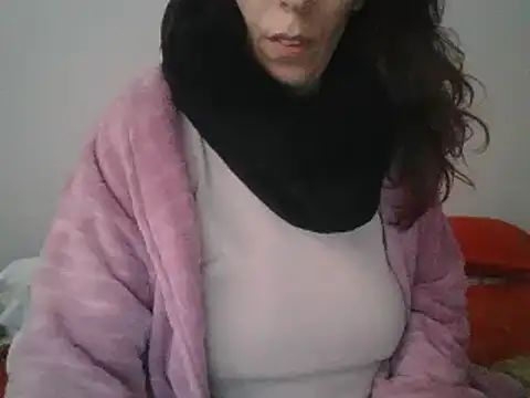 Snapshot of hairygirl80 chatting on 12/10/24, 02:39 hairygirl80 online show from 12/10/24, 02:39