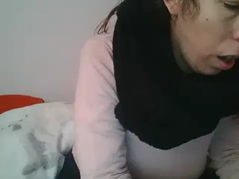 Snapshot of hairygirl80 chatting on 12/11/24, 08:47 hairygirl80 online show from 12/11/24, 08:47