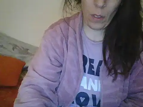 Snapshot of hairygirl80 chatting on 12/27/24, 10:05 hairygirl80 online show from 12/27/24, 10:05