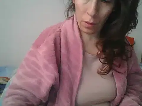 Snapshot of hairygirl80 chatting on 03/18/25, 08:36 hairygirl80 online show from 03/18/25, 08:36