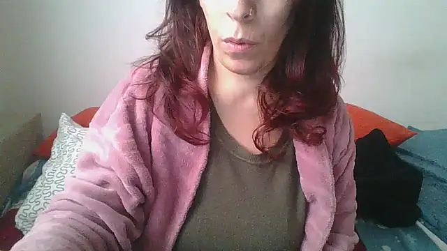 Snapshot of hairygirl80 chatting on 12/01/25, 09:47 hairygirl80 online show from 12/01/25, 09:47