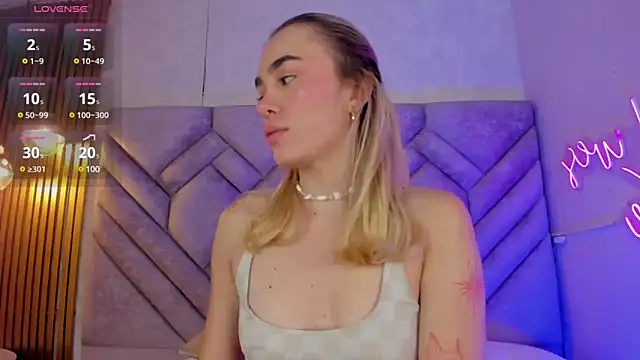 Lucy Vega online show from 12/21/24, 11:33