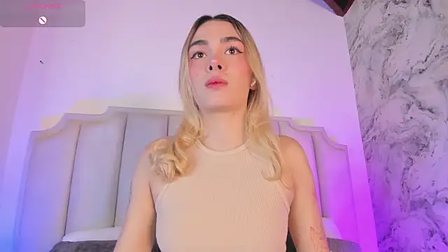 Lucy Vega online show from 01/11/25, 04:06