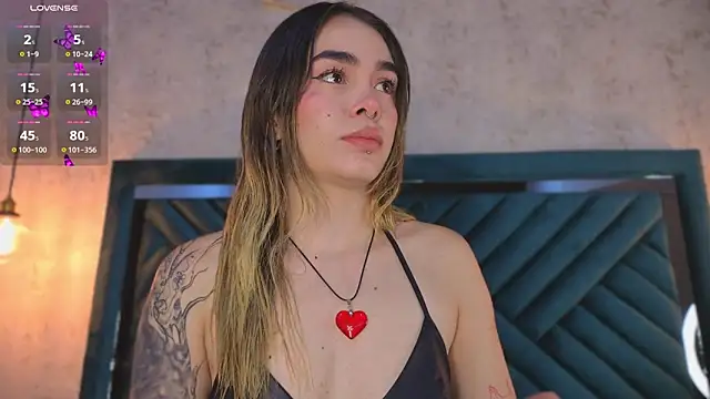 Lucy Vega online show from 10/07/25, 03:47