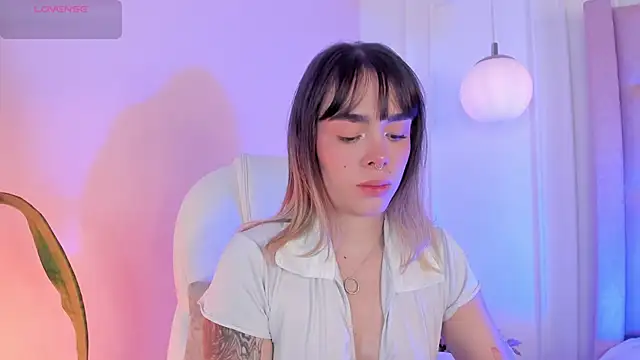 Lucy Vega online show from 12/04/25, 03:49