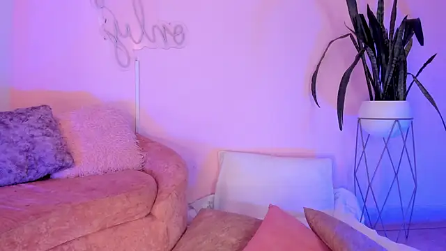 Lucy Vega online show from 01/06/26, 03:43