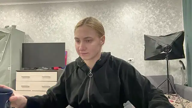 AnneBall online show from 01/23/25, 04:04