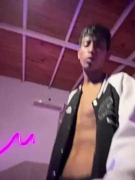 Snapshot of Mauuu18 chatting on 11/20/25, 01:50 Mauuu18 online show from 11/20/25, 01:50