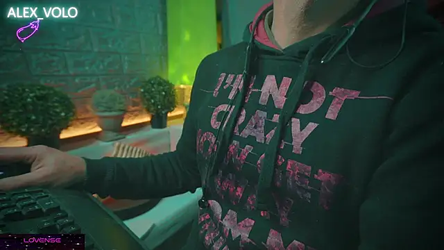 Snapshot of alex-volo chatting on 01/20/25, 04:23 alex-volo online show from 01/20/25, 04:23