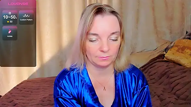 Snapshot of Regina__blue chatting on 10/03/25, 05:54 Regina blue online show from 10/03/25, 05:54