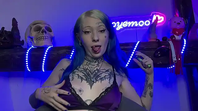 Snapshot of coyemoo chatting on 02/04/25, 04:50 coyemoo online show from 02/04/25, 04:50