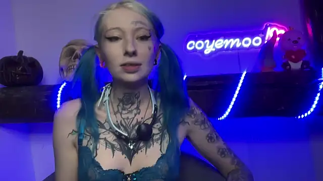 Snapshot of coyemoo chatting on 02/08/25, 06:01 coyemoo online show from 02/08/25, 06:01