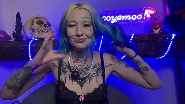 Snapshot of coyemoo chatting on 02/20/25, 12:19 coyemoo online show from 02/20/25, 12:19