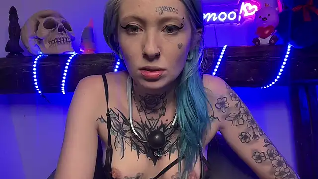 Snapshot of coyemoo chatting on 03/15/25, 11:40 coyemoo online show from 03/15/25, 11:40