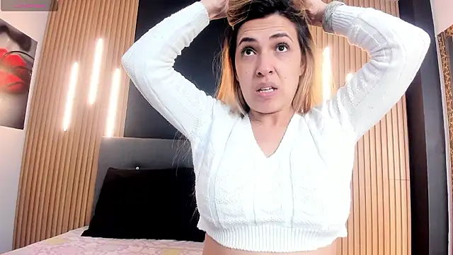 Snapshot of EvaaLovia1 chatting on 03/05/26, 01:18 EvaaLovia1 online show from 03/05/26, 01:18