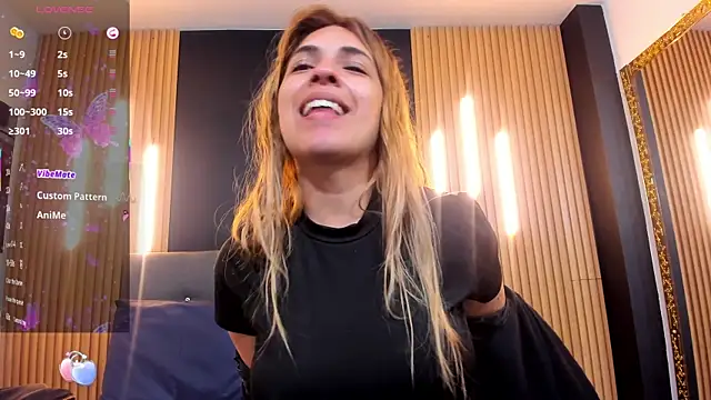 Snapshot of EvaaLovia1 chatting on 03/25/26, 01:28 EvaaLovia1 online show from 03/25/26, 01:28