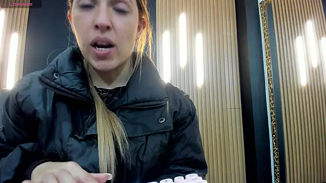 Snapshot of EvaaLovia1 chatting on 04/03/26, 03:48 EvaaLovia1 online show from 04/03/26, 03:48