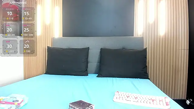 Snapshot of EvaaLovia1 chatting on 04/06/26, 01:23 EvaaLovia1 online show from 04/06/26, 01:23