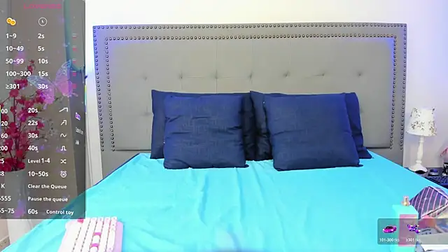 Snapshot of EvaaLovia1 chatting on 04/11/26, 04:06 EvaaLovia1 online show from 04/11/26, 04:06