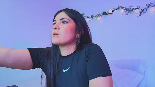 Amara vega online show from 04/17/26, 02:09