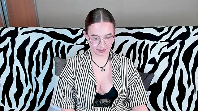 Snapshot of VeronikaKissuchi chatting on 01/08/25, 12:47 VeronikaKissuchi online show from 01/08/25, 12:47