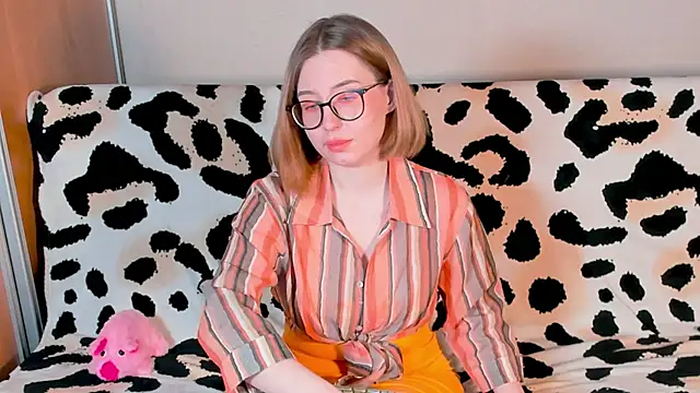 Snapshot of VeronikaKissuchi chatting on 02/08/25, 12:28 VeronikaKissuchi online show from 02/08/25, 12:28