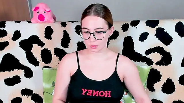 Snapshot of VeronikaKissuchi chatting on 02/17/25, 11:55 VeronikaKissuchi online show from 02/17/25, 11:55